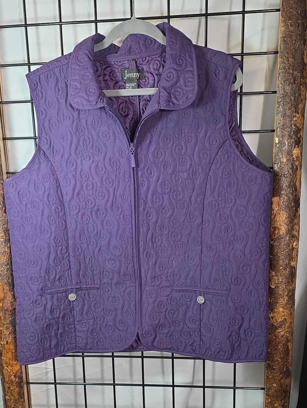 Quilted Sleeveless Zip Vest in Purple